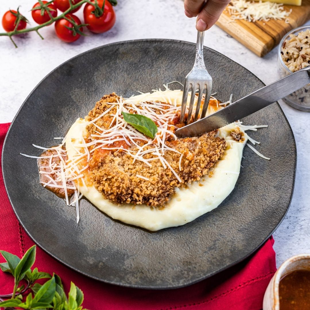 Filé Mignon à Parmegiana com Purê de Batata