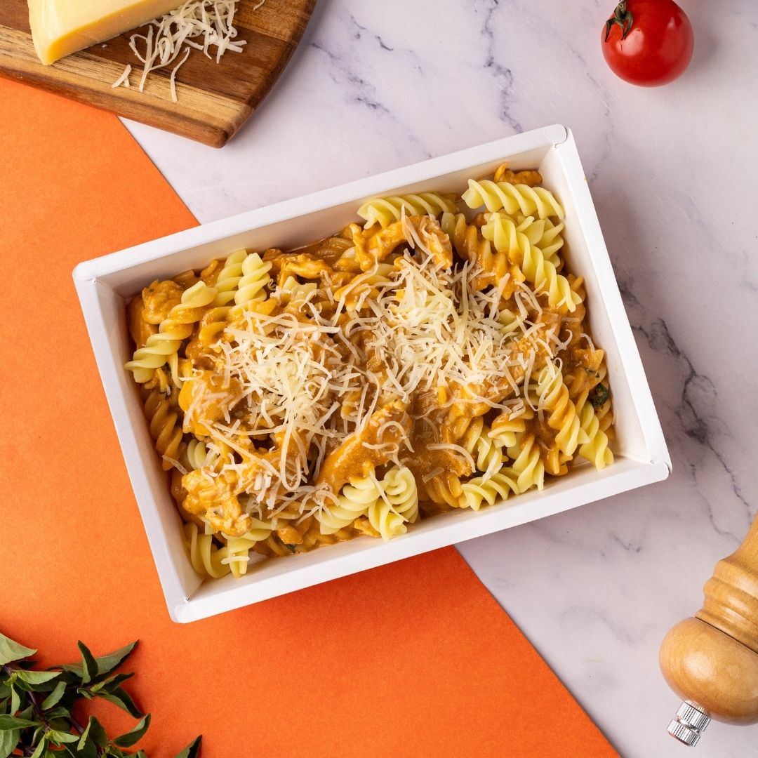 Fusilli com Frango ao Molho Pomodoro