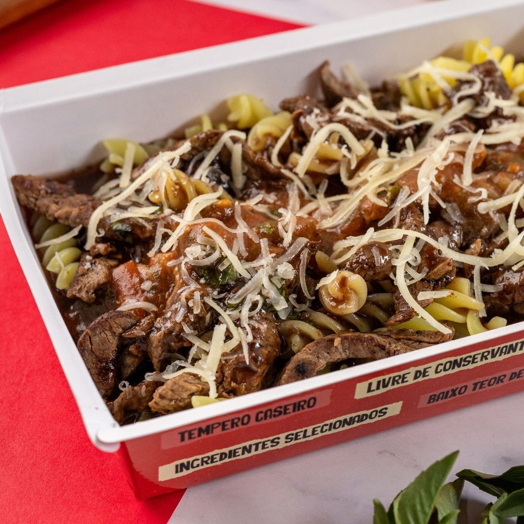 Fusilli ao Molho de Filé Mignon