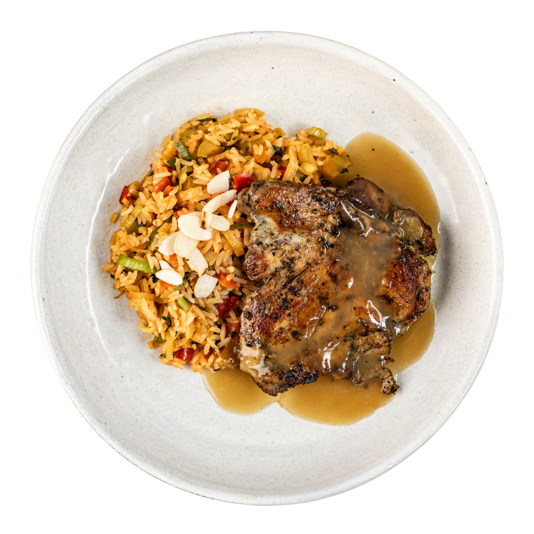 Sobrecoxa ao Molho com Arroz Árabe