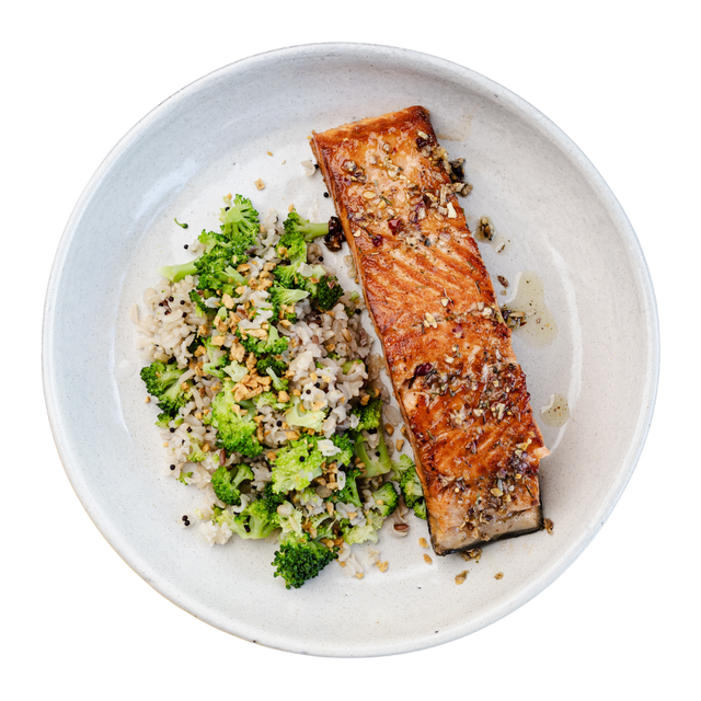 Salmão Grelhado e Arroz com Brócolis