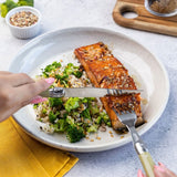 Salmão Grelhado e Arroz com Brócolis