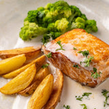 Salmão ao Molho Bechamel com Batata Rústica e Brócolis