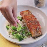 Salmão Grelhado e Arroz com Brócolis